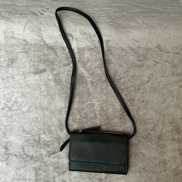 Handbags - Black crossbody bag